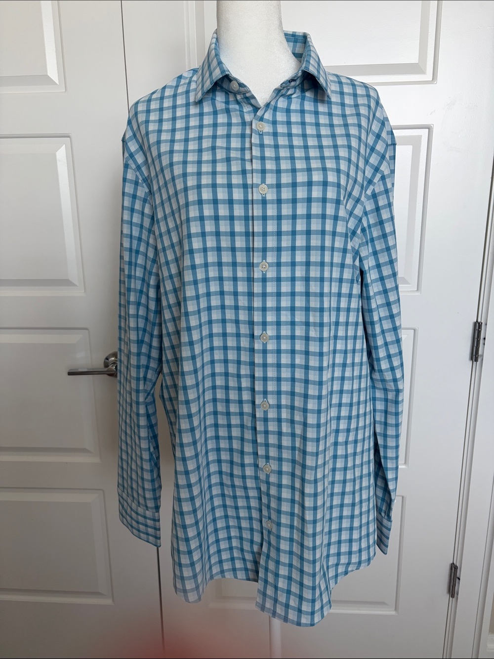 Mizzen+Main Blue and White Plaid Button-Down Shirt